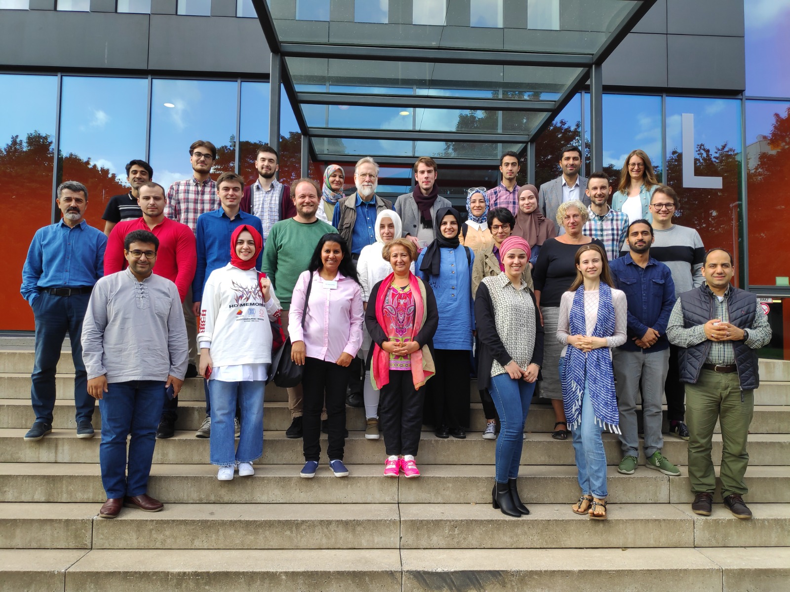 Omnipotence and Omniscience Discussing the Divine Attributes in Muslim-Christian Dialogue